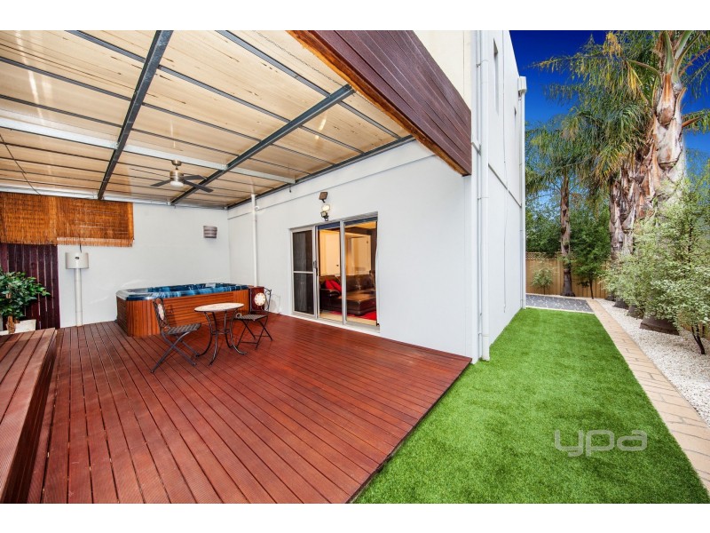 4 Fairbairn Way, Caroline Springs VIC 3023