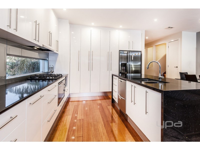 4 Fairbairn Way, Caroline Springs VIC 3023