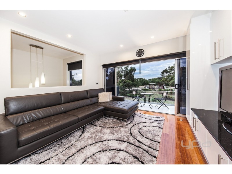 4 Fairbairn Way, Caroline Springs VIC 3023