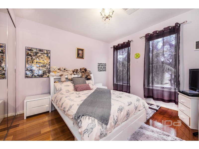 4 Fairbairn Way, Caroline Springs VIC 3023