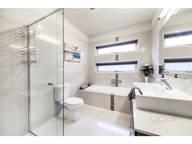 4 Fairbairn Way, Caroline Springs VIC 3023