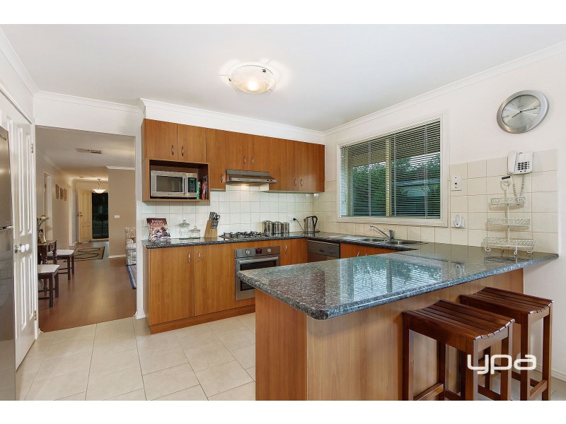 42 William Circuit, Caroline Springs VIC 3023