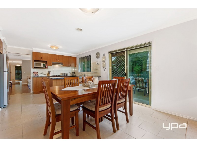 42 William Circuit, Caroline Springs VIC 3023