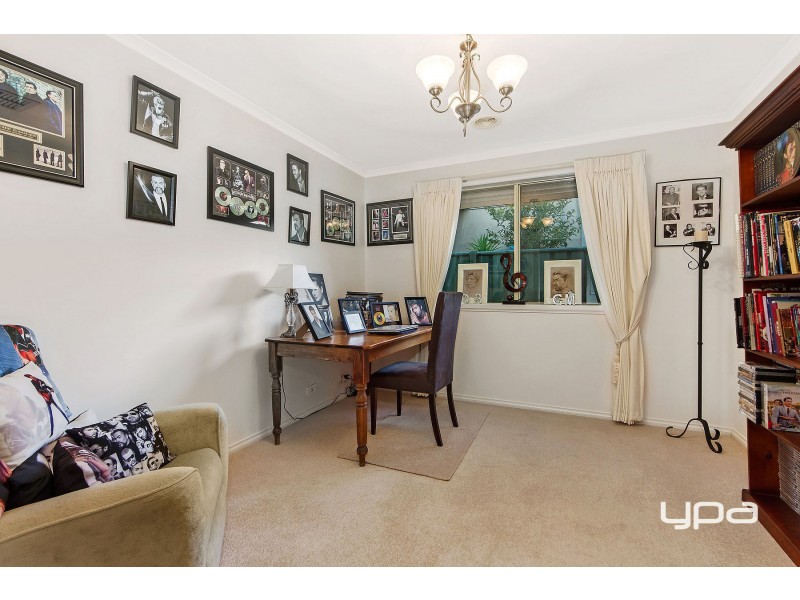 42 William Circuit, Caroline Springs VIC 3023