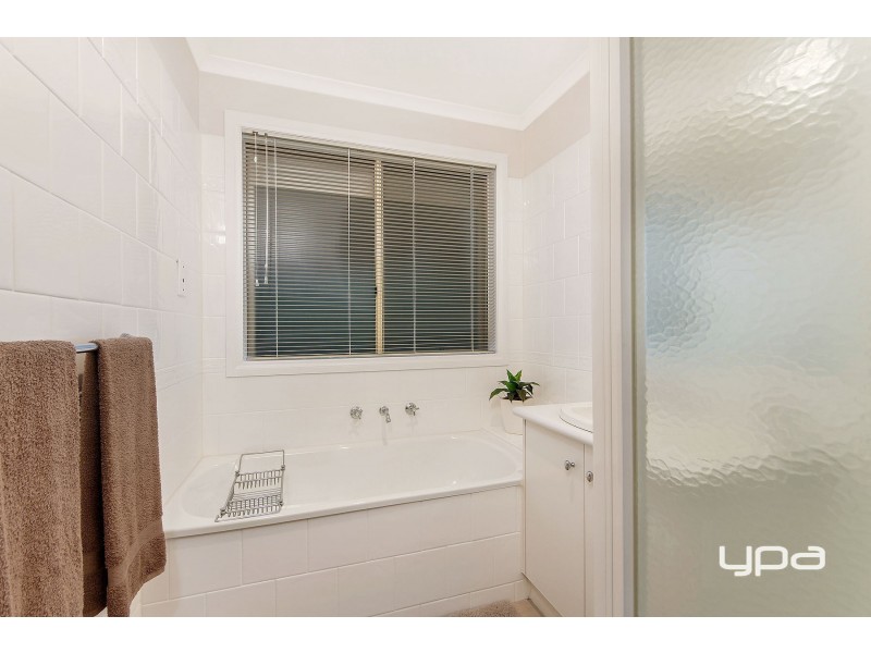 42 William Circuit, Caroline Springs VIC 3023