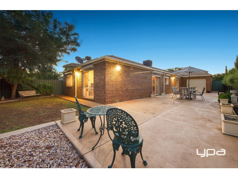 42 William Circuit, Caroline Springs VIC 3023
