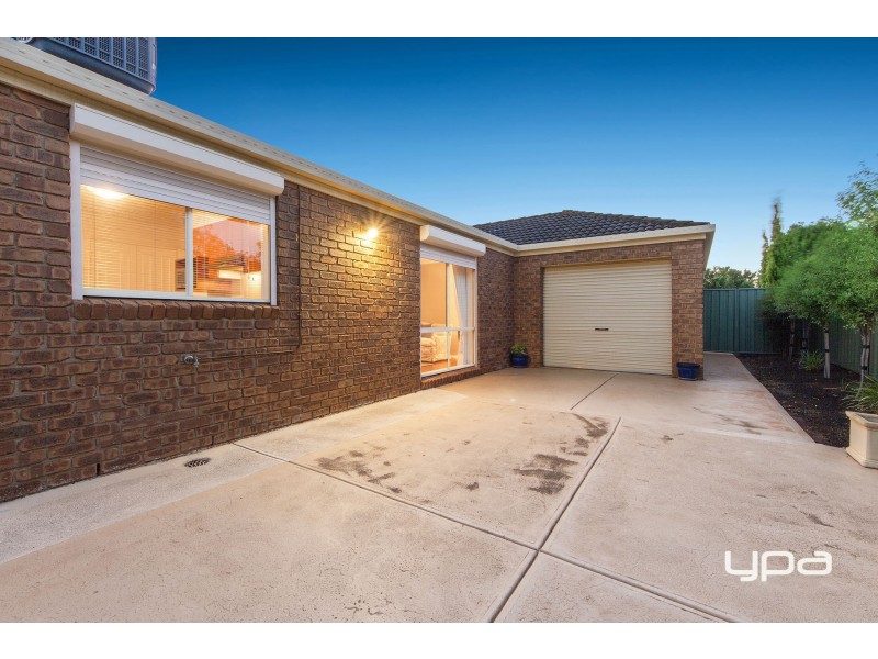 42 William Circuit, Caroline Springs VIC 3023