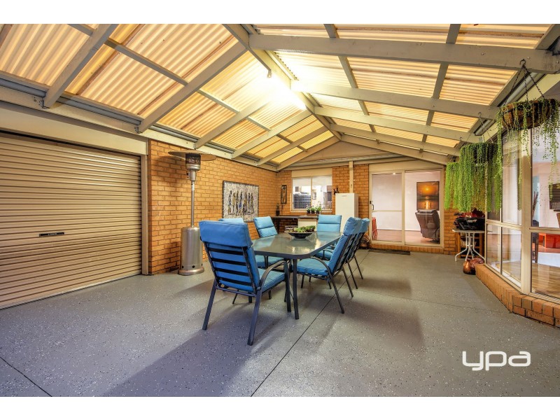 36 Heysen Parkway, Caroline Springs VIC 3023