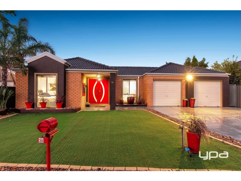 36 Heysen Parkway, Caroline Springs VIC 3023