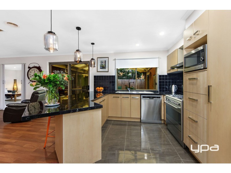 36 Heysen Parkway, Caroline Springs VIC 3023