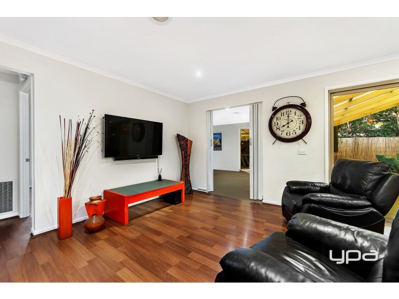 36 Heysen Parkway, Caroline Springs VIC 3023