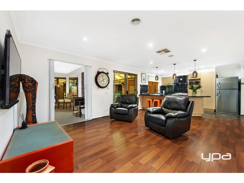 36 Heysen Parkway, Caroline Springs VIC 3023