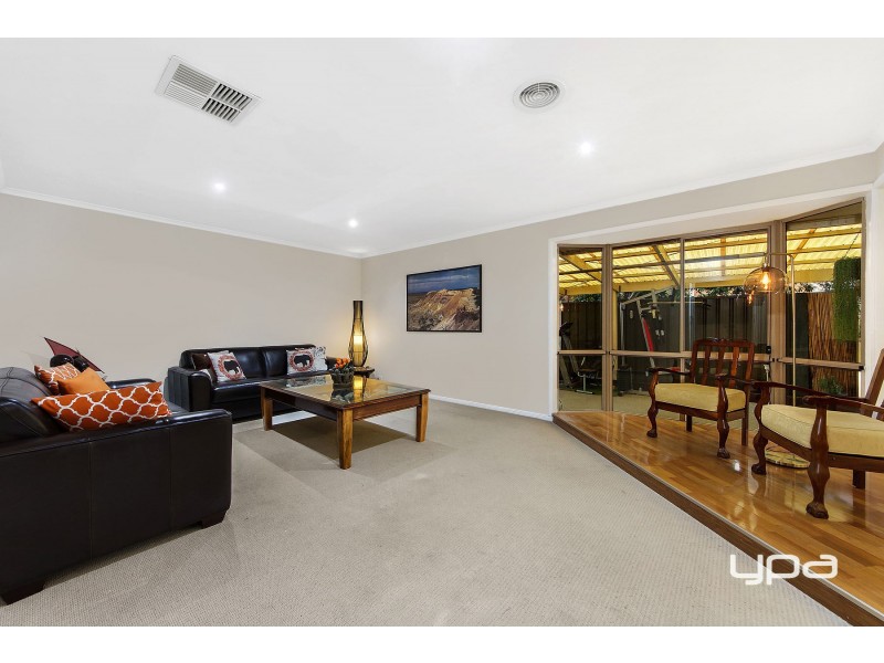 36 Heysen Parkway, Caroline Springs VIC 3023