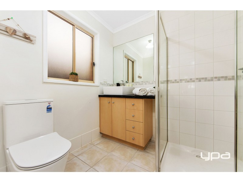 36 Heysen Parkway, Caroline Springs VIC 3023