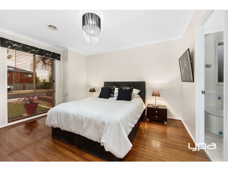 36 Heysen Parkway, Caroline Springs VIC 3023