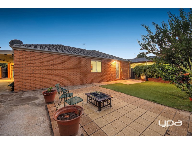 36 Heysen Parkway, Caroline Springs VIC 3023