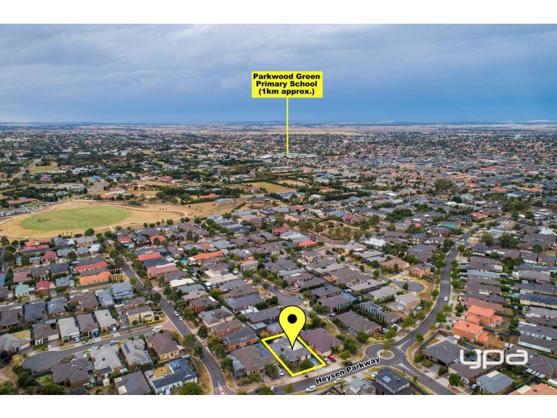 36 Heysen Parkway, Caroline Springs VIC 3023