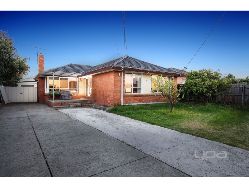15 Douglas Avenue, St Albans VIC 3021