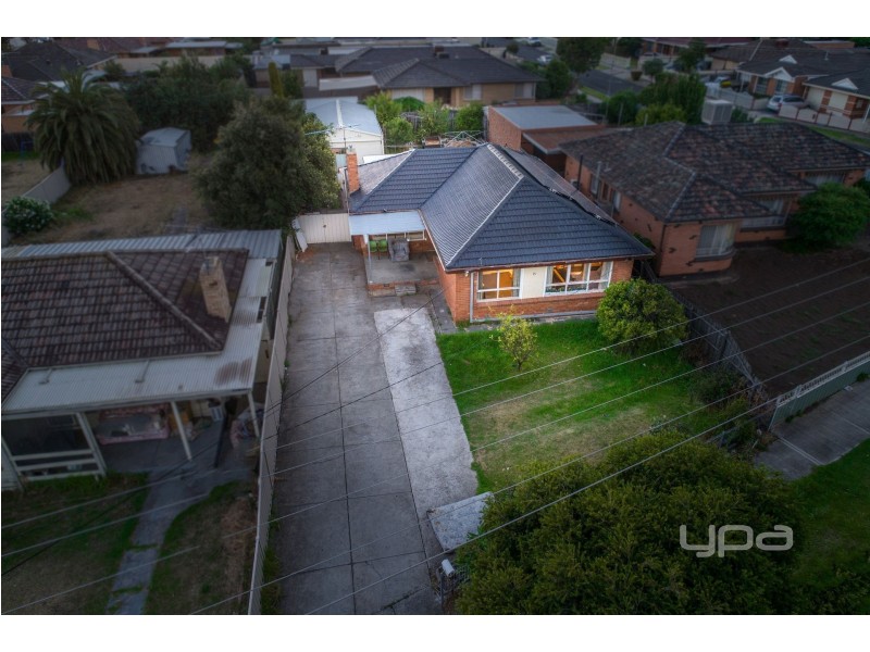 15 Douglas Avenue, St Albans VIC 3021