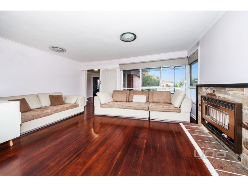 15 Douglas Avenue, St Albans VIC 3021