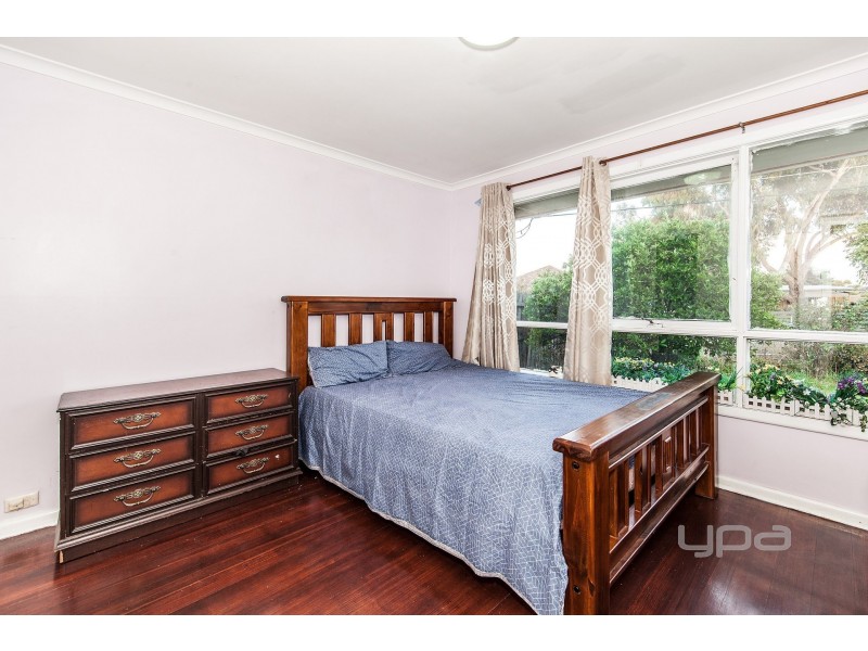 15 Douglas Avenue, St Albans VIC 3021