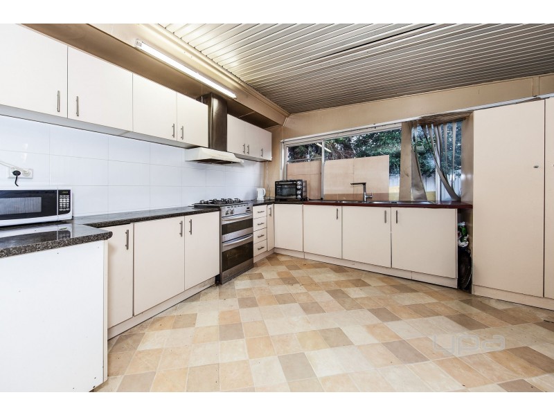 15 Douglas Avenue, St Albans VIC 3021