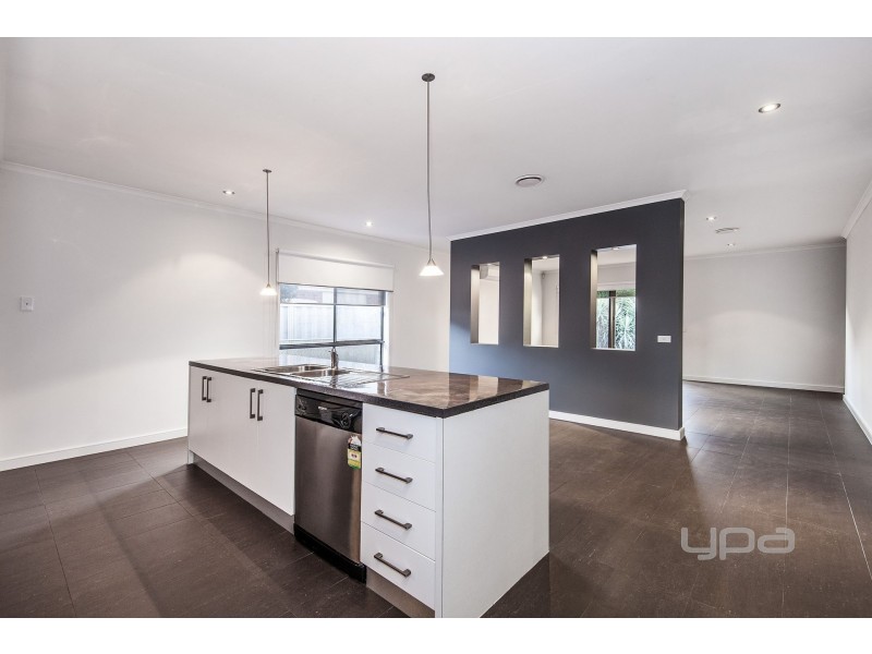 21 Streeton Avenue, Caroline Springs VIC 3023