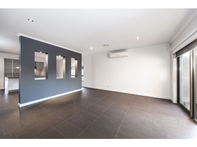 21 Streeton Avenue, Caroline Springs VIC 3023