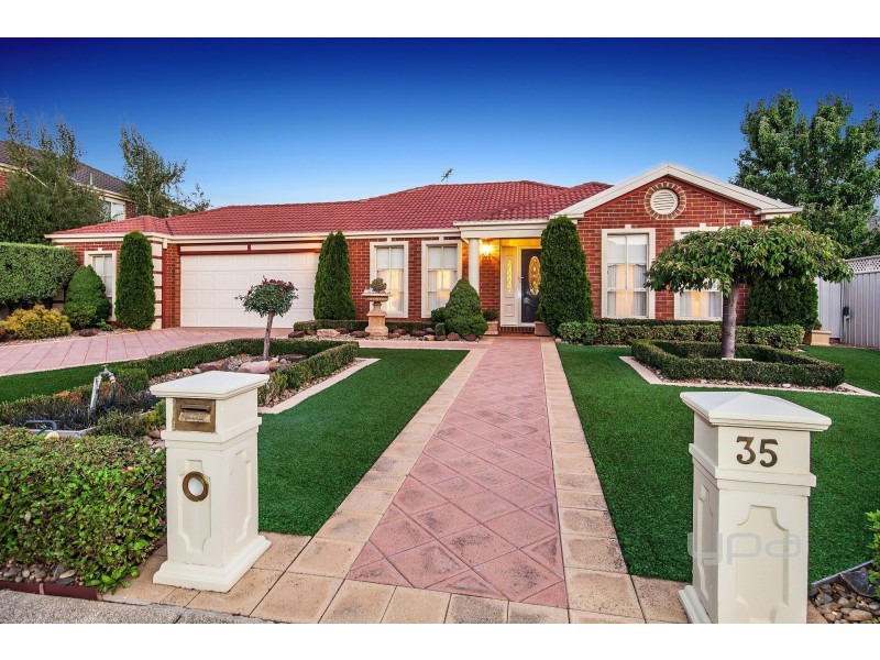 35 Victoria Way, Caroline Springs VIC 3023