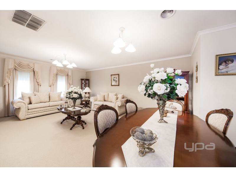 35 Victoria Way, Caroline Springs VIC 3023