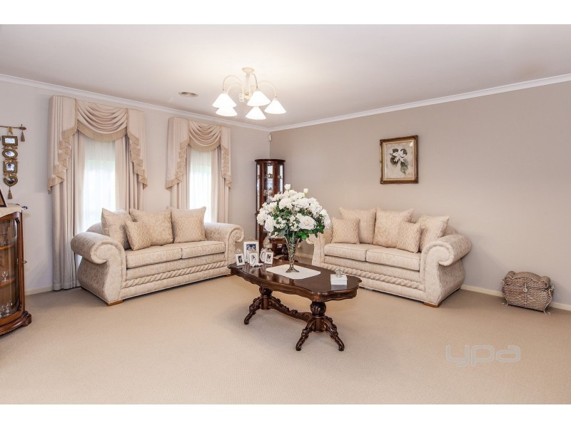 35 Victoria Way, Caroline Springs VIC 3023