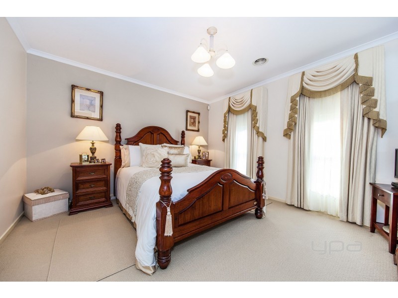 35 Victoria Way, Caroline Springs VIC 3023