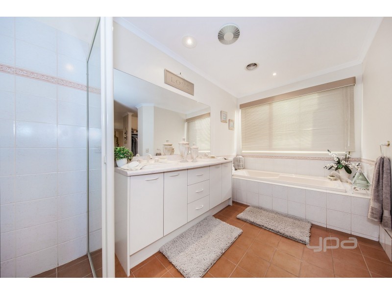 35 Victoria Way, Caroline Springs VIC 3023