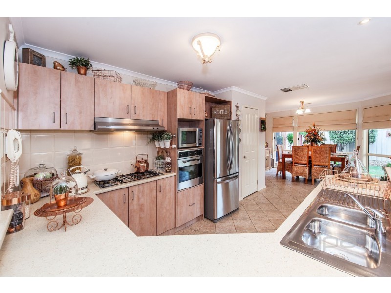 35 Victoria Way, Caroline Springs VIC 3023