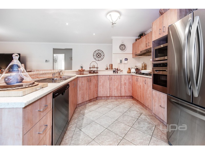 35 Victoria Way, Caroline Springs VIC 3023