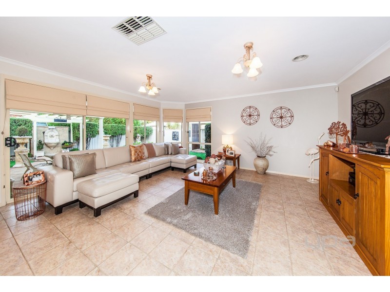 35 Victoria Way, Caroline Springs VIC 3023