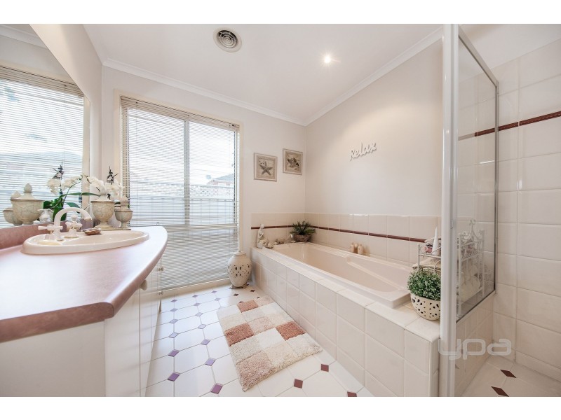 35 Victoria Way, Caroline Springs VIC 3023