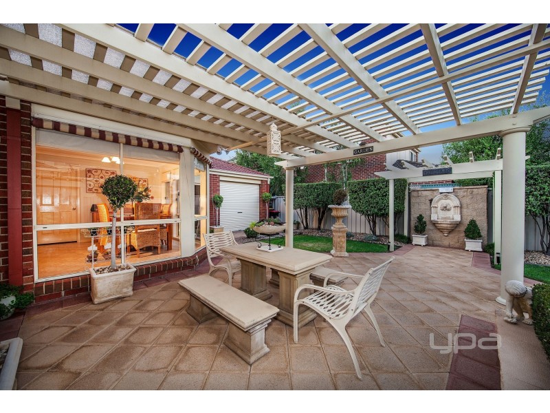 35 Victoria Way, Caroline Springs VIC 3023