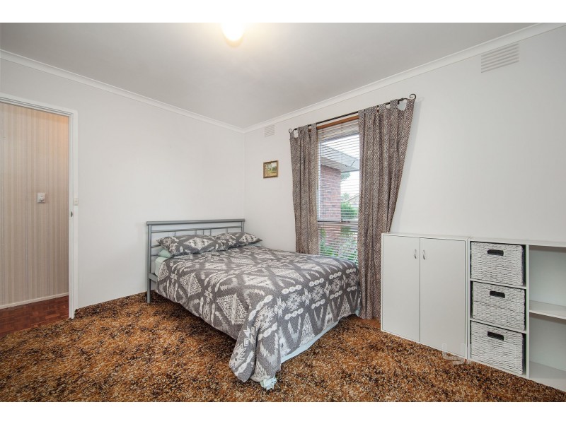 1 Meadowbank Court, Kings Park VIC 3021