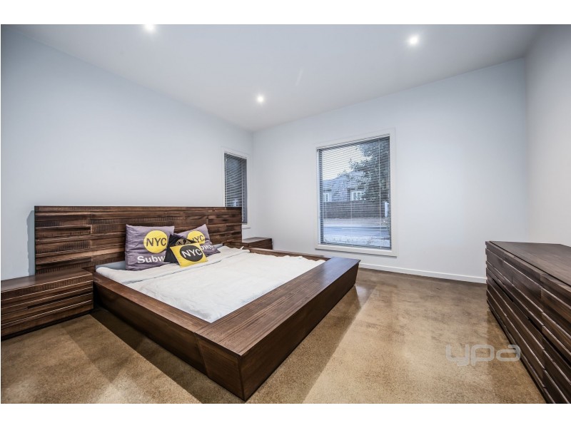 6 Oak Grove, Caroline Springs VIC 3023