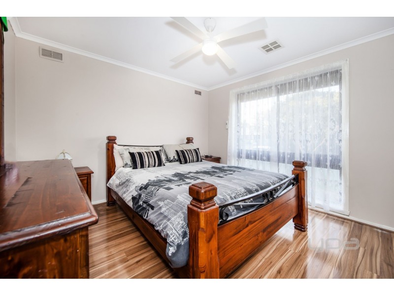 21 Tarlee Drive, Albanvale VIC 3021