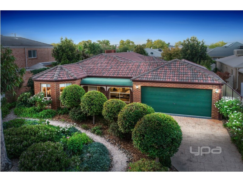 17 Glenbrook Gardens, Brookfield VIC 3338