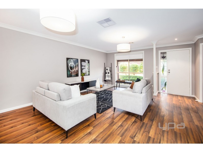 17 Glenbrook Gardens, Brookfield VIC 3338