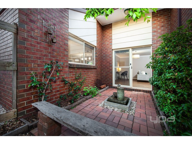 17 Glenbrook Gardens, Brookfield VIC 3338