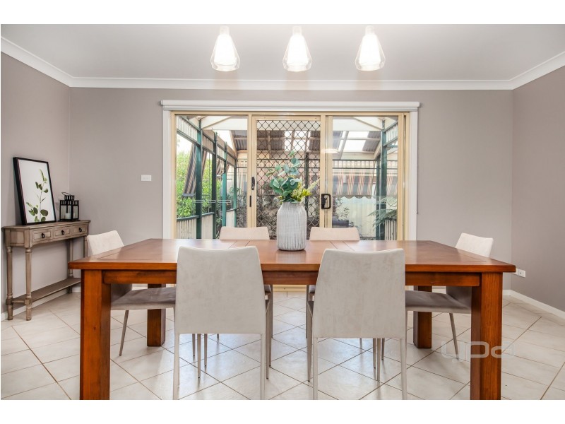 17 Glenbrook Gardens, Brookfield VIC 3338