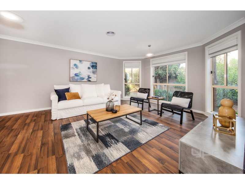 17 Glenbrook Gardens, Brookfield VIC 3338