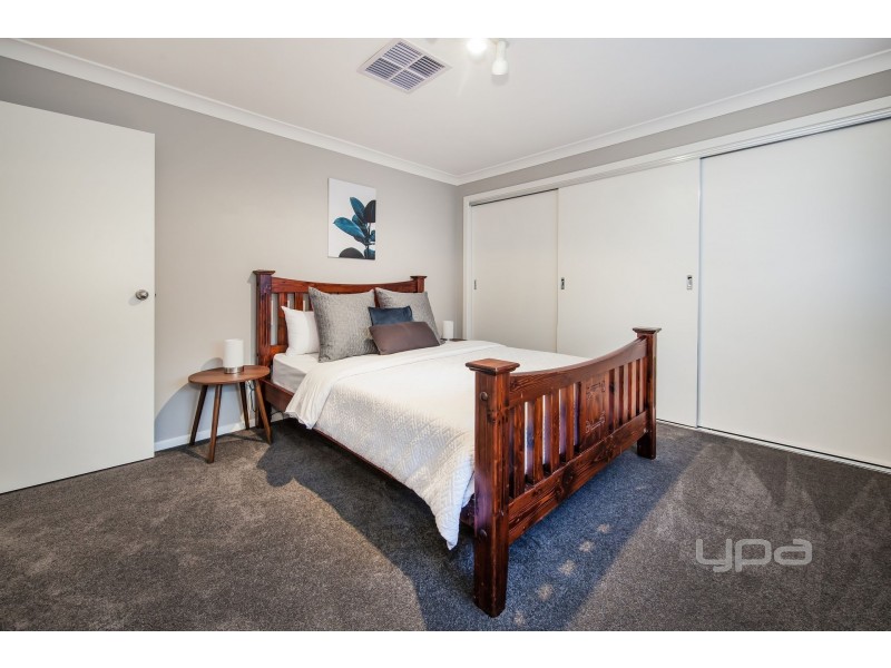 17 Glenbrook Gardens, Brookfield VIC 3338