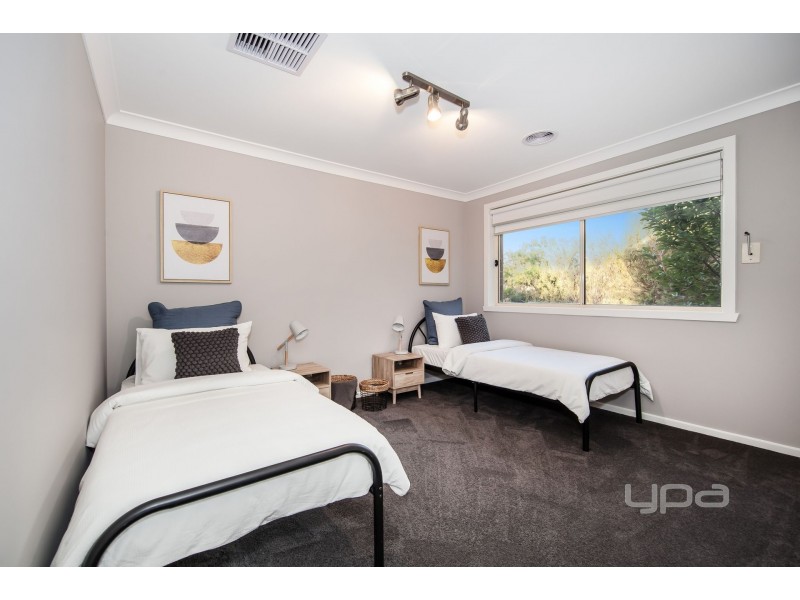 17 Glenbrook Gardens, Brookfield VIC 3338