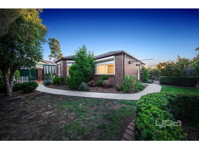 17 Glenbrook Gardens, Brookfield VIC 3338