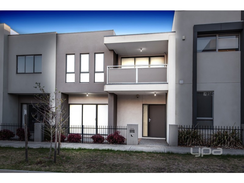 145 The Esplanade, Caroline Springs VIC 3023